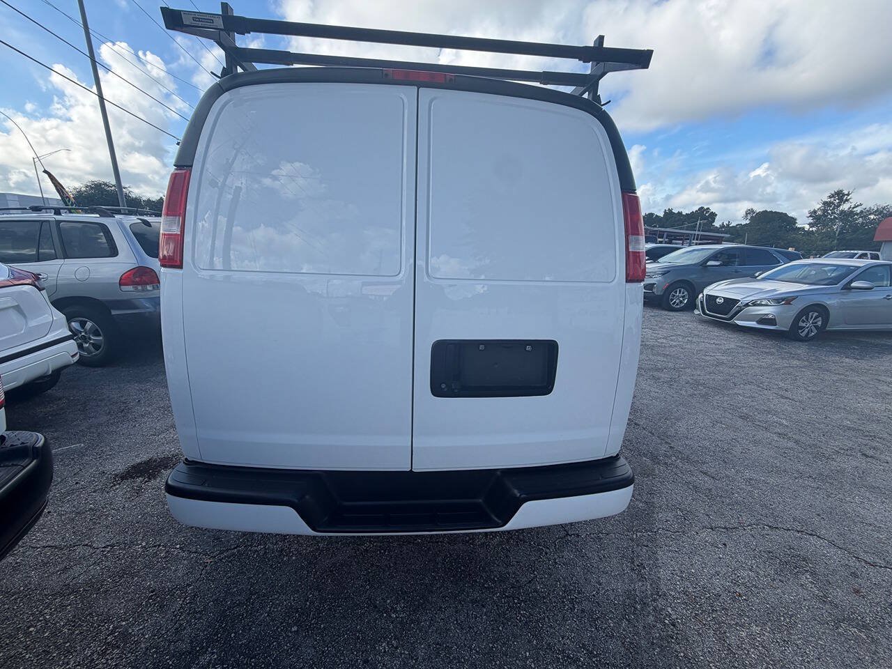 Used 2021 Chevrolet Express 2500 Extended w/ Driver Convenience Package RWD image 4