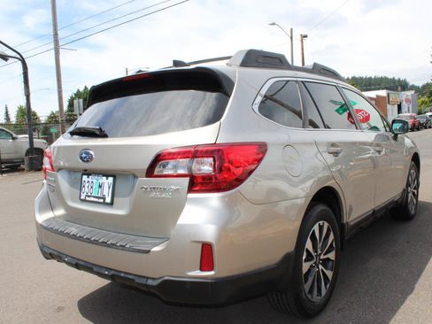 Used 2017 Subaru Outback 2.5i Limited AWD/4WD image 6