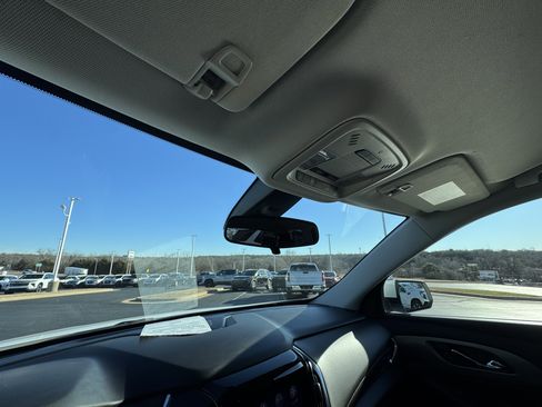 Used 2021 Chevrolet Traverse LT image 20