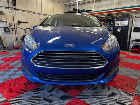 Used 2019 Ford Fiesta SE FWD image 2