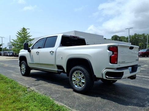 Used 2024 Chevrolet Silverado 2500 High Country w/ High Country Premium Package AWD/4WD image 6