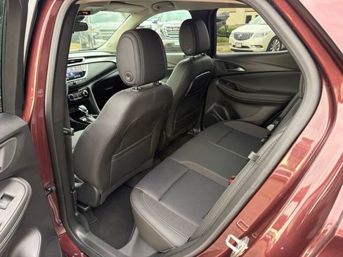 Used 2023 Buick Encore GX Preferred w/ Cold Weather Comfort Package FWD image 18