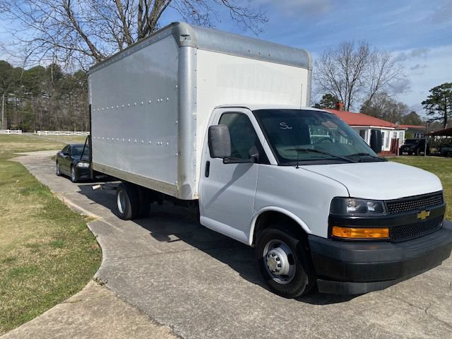 Used 2018 Chevrolet Express 3500 w/ Driver Convenience Package RWD image 3
