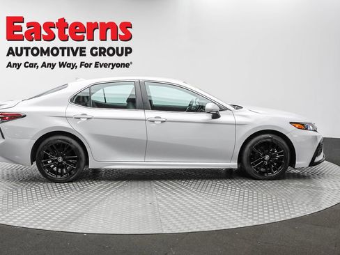 Used 2024 Toyota Camry SE image 4