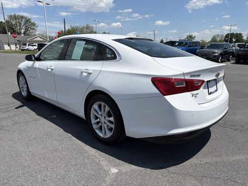 Used 2017 Chevrolet Malibu LT w/ Leather Package FWD image 6