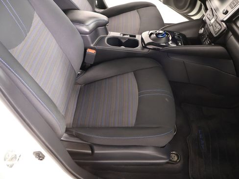 Used 2019 Nissan Leaf SV w/ SV Technology Package FWD image 13