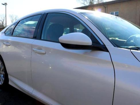 Used 2018 Honda Accord LX image 11
