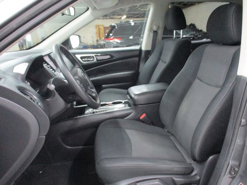 Used 2019 Nissan Pathfinder S image 13