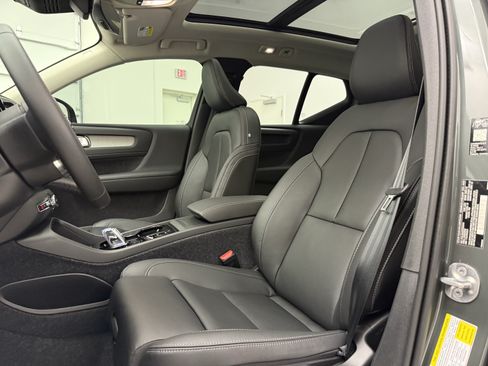 New 2026 Volvo XC40 B5 Plus w/ Climate Package AWD/4WD image 13
