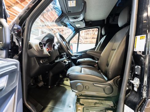 Used 2021 Mercedes-Benz Sprinter 2500 w/ Premium Plus Package image 43