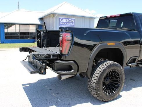Used 2025 GMC Sierra 2500 AT4 w/ AT4 Premium Plus Package AWD/4WD image 11