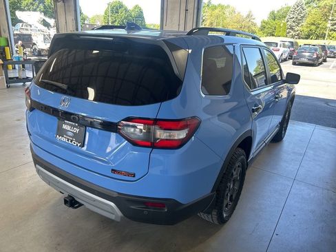 Used 2024 Honda Pilot TrailSport image 8
