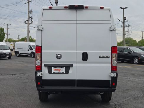 Used 2026 RAM ProMaster 2500 w/ Convenience Group FWD image 16