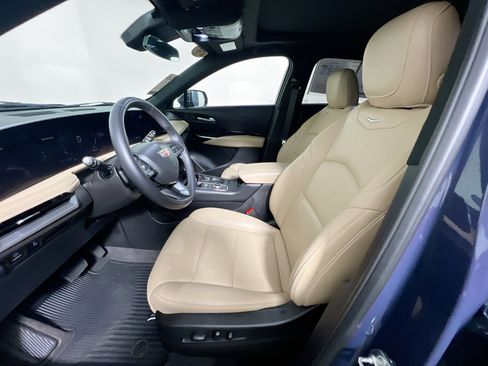 Used 2024 Cadillac XT4 Luxury image 14