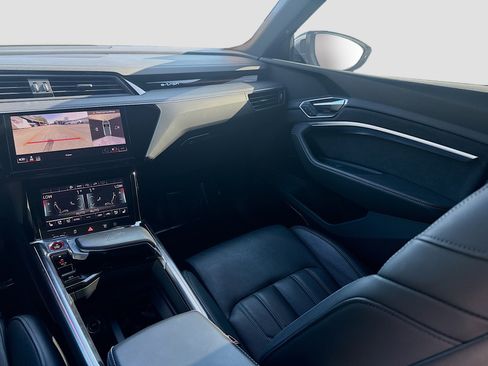 Used 2023 Audi e-tron S Premium Plus image 22