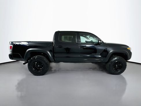 Used 2020 Toyota Tacoma TRD Off-Road w/ TRD Premium Off Road Package AWD/4WD image 8