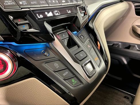 Used 2023 Honda Odyssey Touring image 17