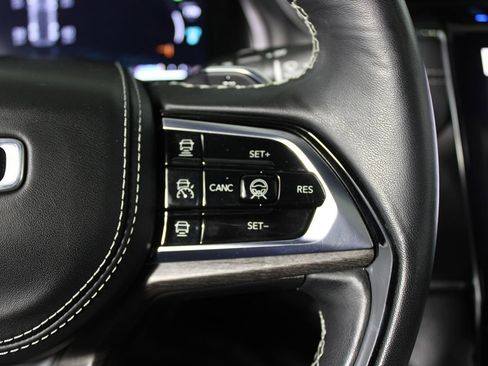 Used 2023 Jeep Grand Cherokee Overland w/ Advanced Protech Group III image 5