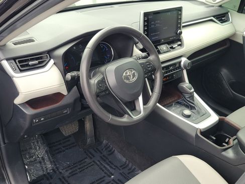 Used 2022 Toyota RAV4 Limited AWD/4WD image 18