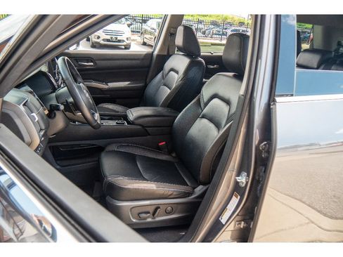 Used 2023 Nissan Pathfinder SL w/ Black Appearance Package AWD/4WD image 10