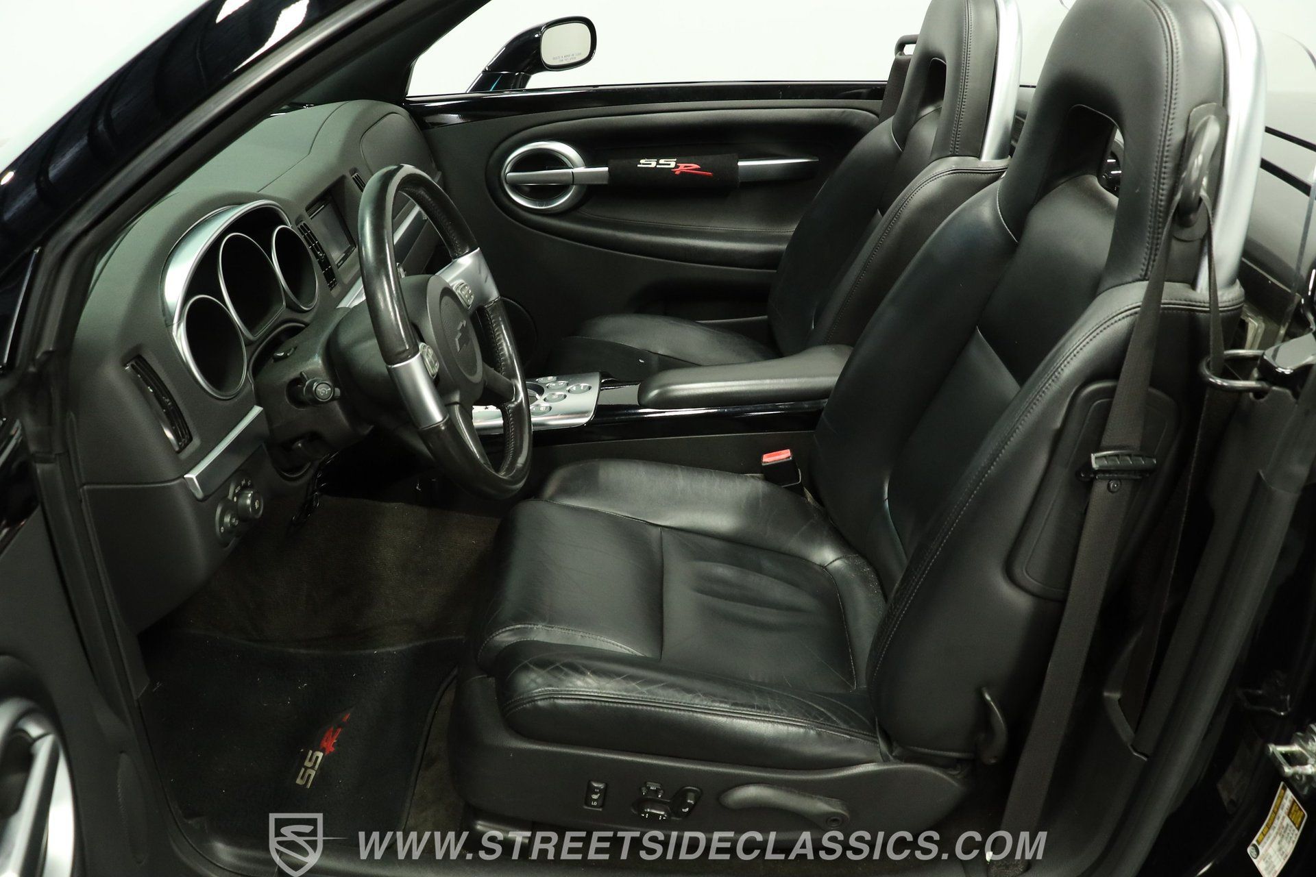 Used 2004 Chevrolet SSR w/ Preferred Equipment Group RWD image 35