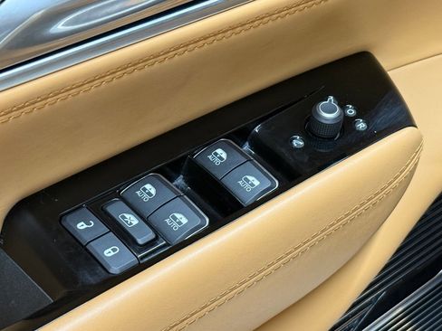 Used 2022 Jeep Grand Wagoneer Series III w/ Rear Seat Video Group 1 image 25