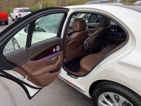 Used 2017 Mercedes-Benz E 300 4MATIC image 30