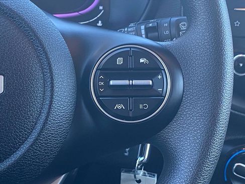 Used 2025 Kia Soul LX image 7