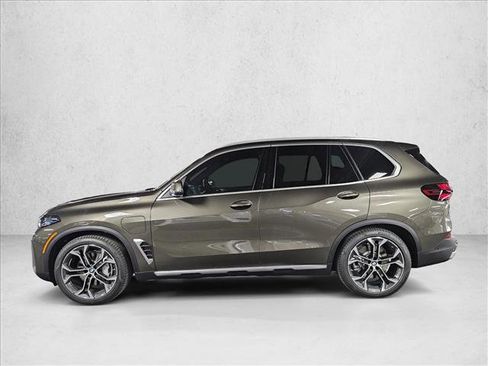 New 2026 BMW X5 xDrive50e image 8