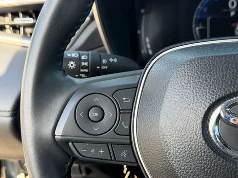 Used 2025 Toyota Corolla Cross XLE w/ Convenience Package image 16