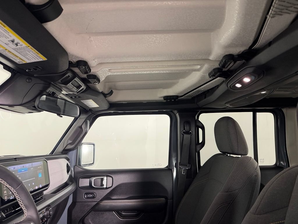 Certified 2025 Jeep Wrangler Unlimited Sahara w/ Safety Group AWD/4WD image 17