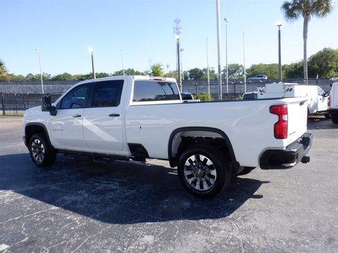 Used 2022 Chevrolet Silverado 2500 Custom w/ Custom Value Package image 3