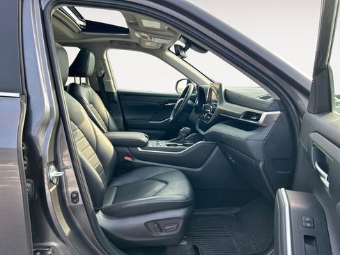 Certified 2024 Toyota Highlander XLE image 15