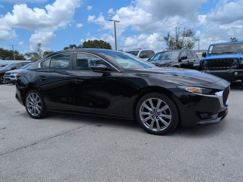 Used 2021 MAZDA MAZDA3 s FWD image 2