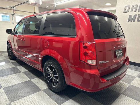 Used 2016 Dodge Grand Caravan SE image 10