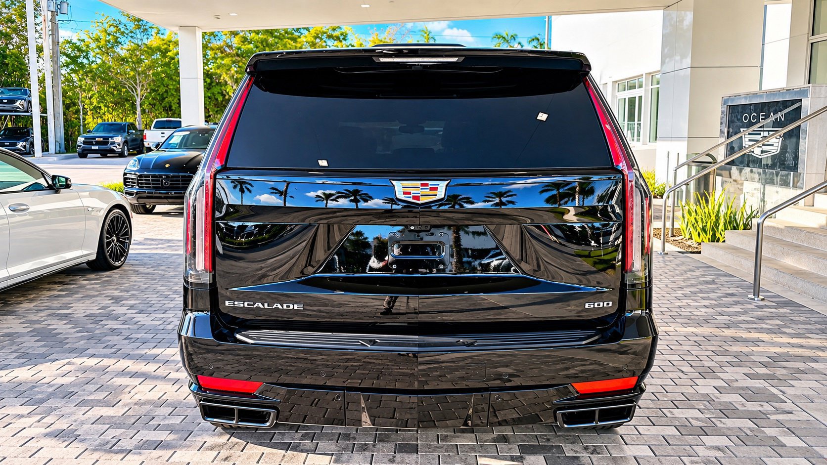 Used 2023 Cadillac Escalade ESV Sport Platinum w/ LPO, ONYX Package RWD image 4