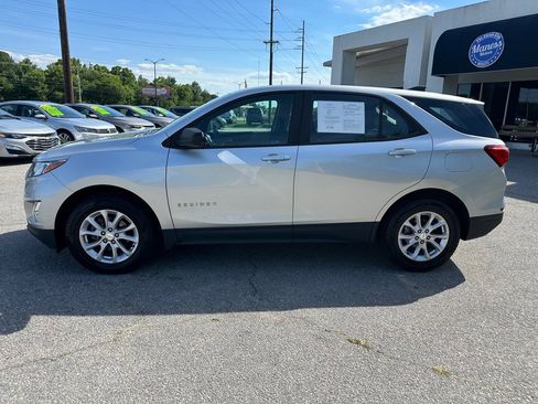Used 2020 Chevrolet Equinox LS AWD/4WD image 2