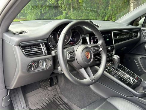 Certified 2024 Porsche Macan AWD/4WD image 4