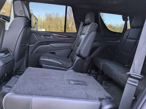 Used 2022 Cadillac Escalade Premium Luxury w/ Performance Package image 15