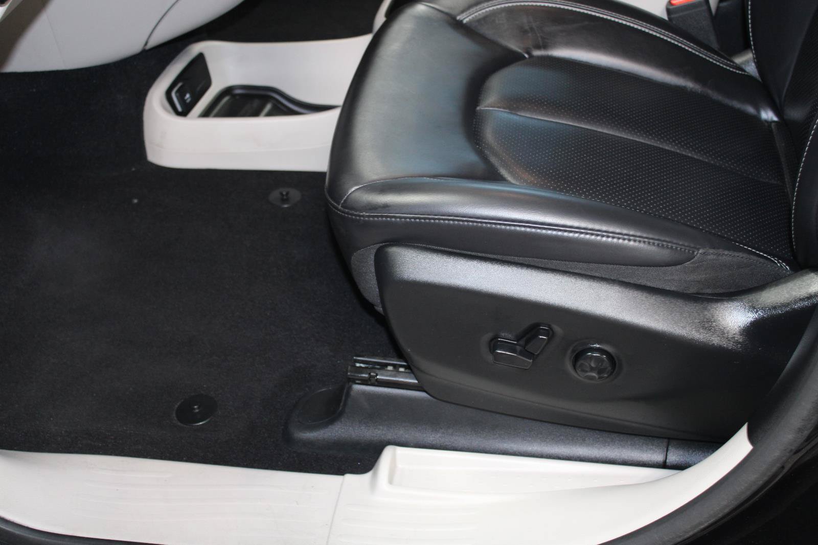 Used 2023 Chrysler Pacifica Touring-L FWD image 27
