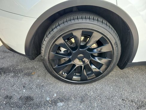 Used 2023 Tesla Model Y Long Range AWD/4WD image 29