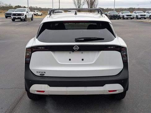 New 2026 Nissan Kicks SV w/ Cold Weather Package FWD image 4
