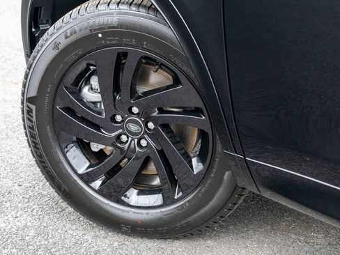 New 2025 Land Rover Discovery Sport S image 9