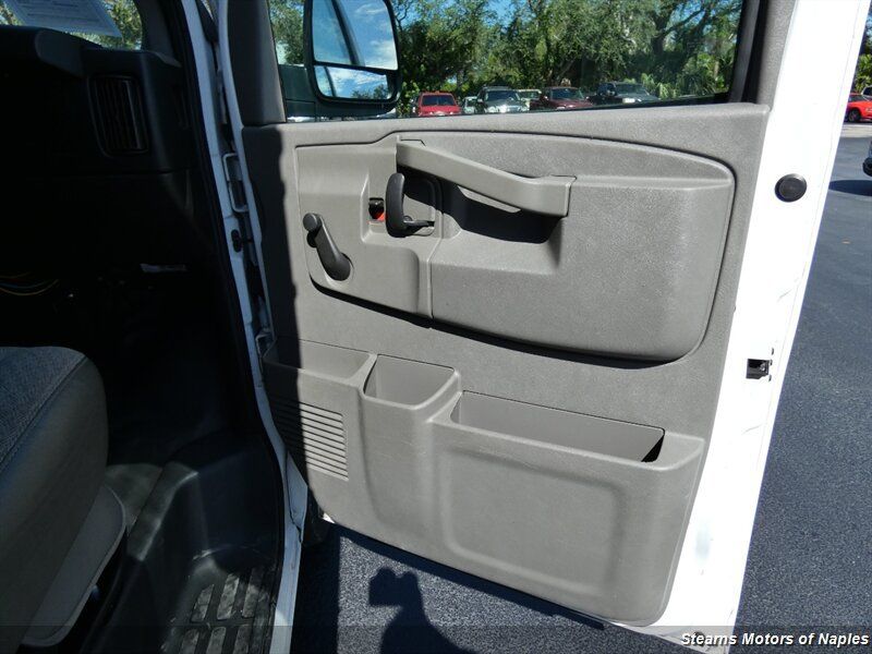 Used 2017 Chevrolet Express 3500 RWD image 25