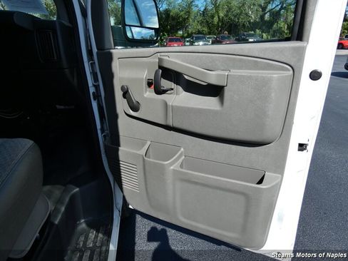 Used 2017 Chevrolet Express 3500 image 25