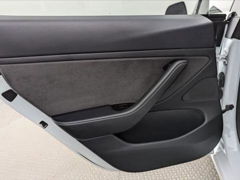 Used 2018 Tesla Model 3 Mid Range image 14