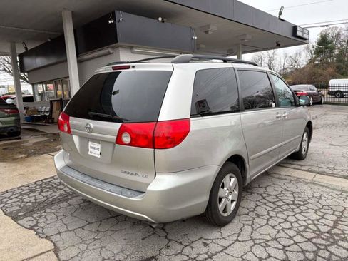 Used 2010 Toyota Sienna LE image 6