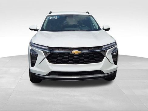 Certified 2024 Chevrolet Trax LT w/ Driver Confidence Package FWD image 8