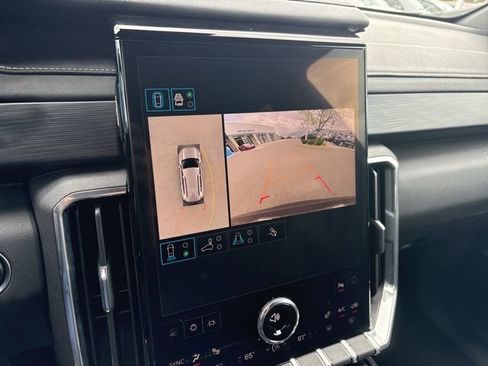 Certified 2025 GMC Acadia Elevation AWD/4WD image 24