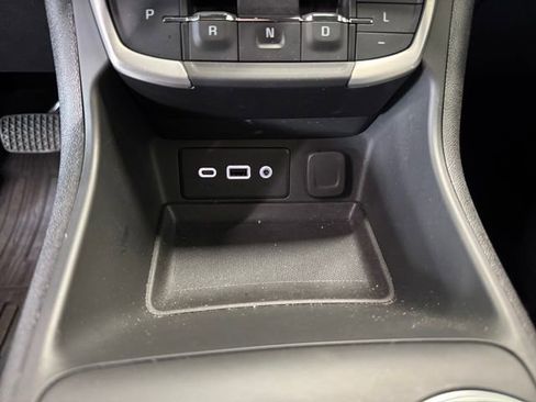 Used 2023 GMC Terrain SLE w/ Driver Convenience Package FWD image 16